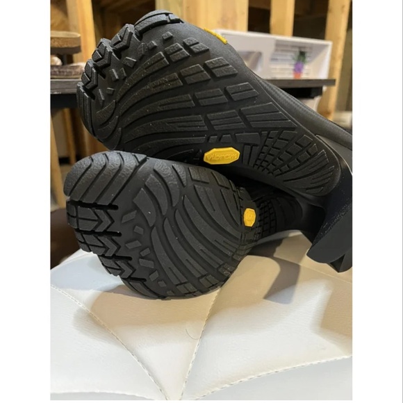 Balenciaga x Vibram Toe Boots - Picture 3 of 7